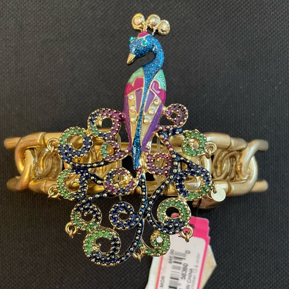 Matching Betsey Johnson bracelet nwt - Picture 1 of 3